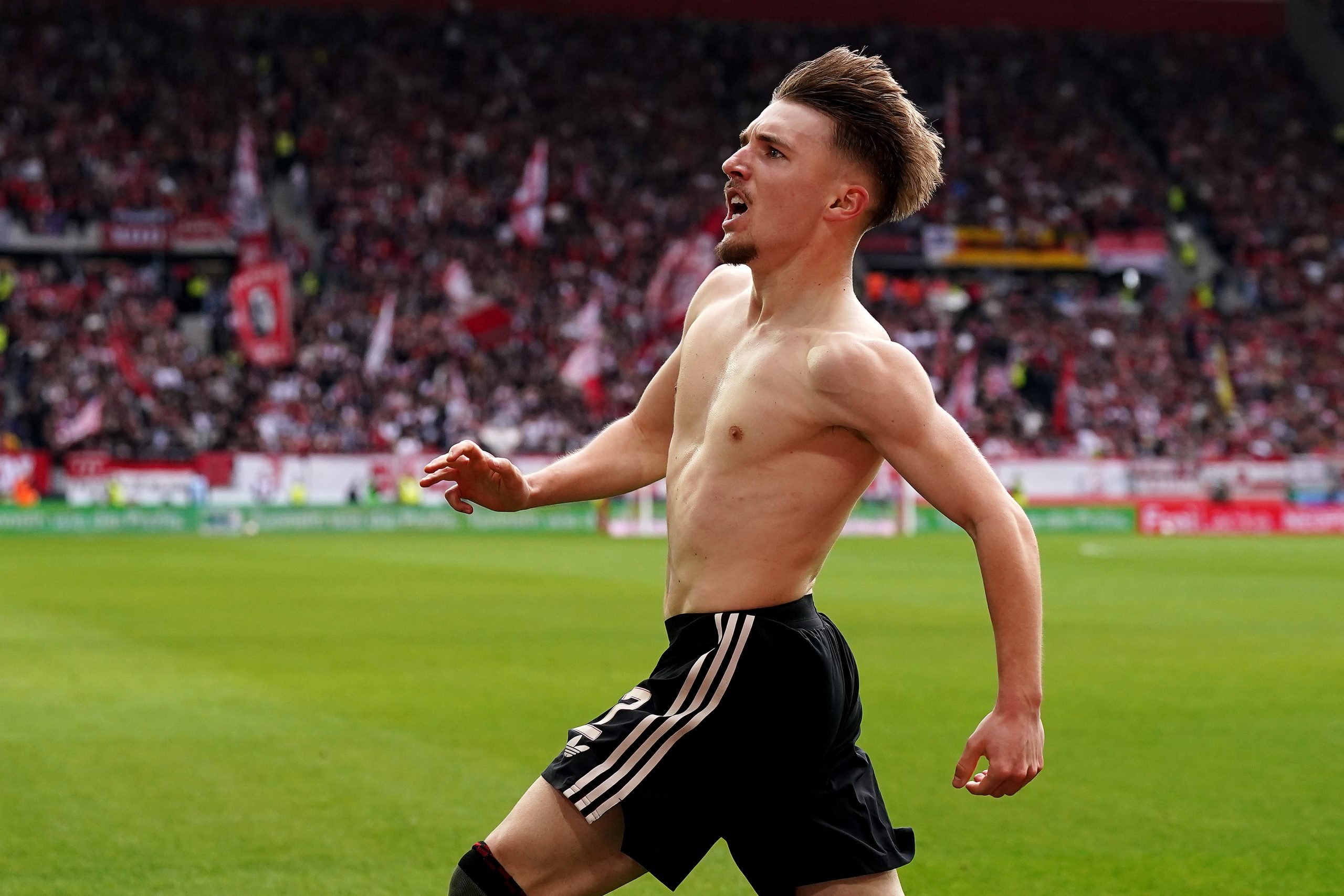 Rioshat ia sjellin fitoren me përmbysje Bayernit të madh
