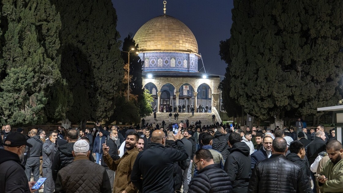 Xhamia Al-Aqsa rihapet pas mbylljes 40-ditore nga Izraeli (VIDEO)