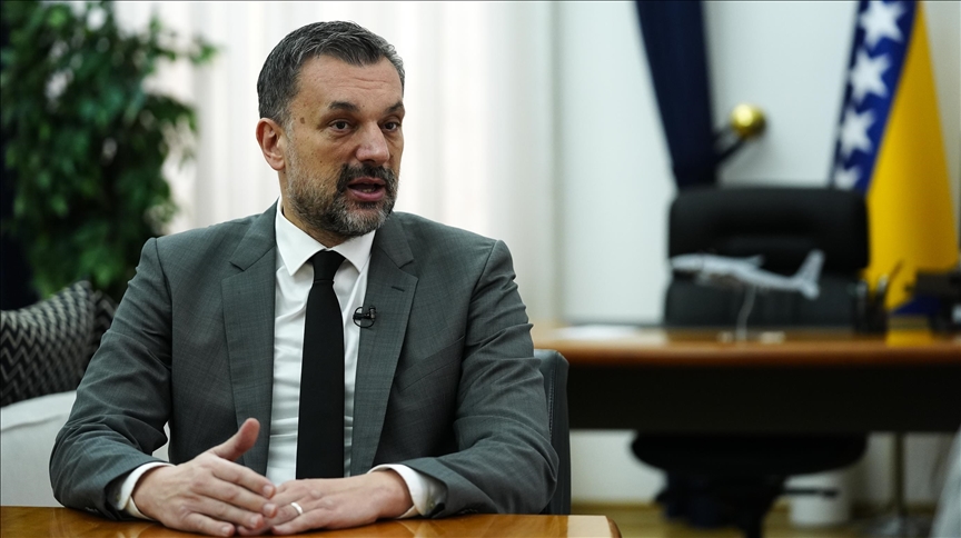 Ministri i jashtëm i Bosnjës i revoltuar me praninë e Dodikut krah Vuçiqit (VIDEO)