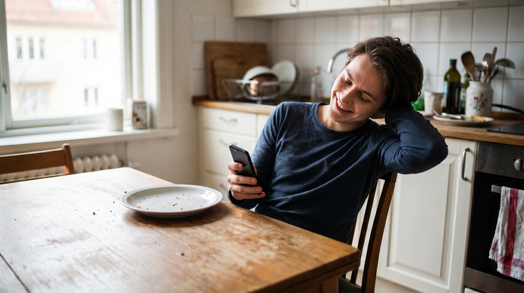 Të qëndrosh ulur 1 orë pas ngrënies? Kjo mund të dëmtojë shëndetin tuaj pa e ditur!
