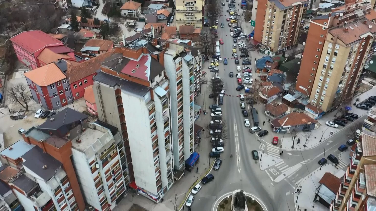 Gazetari Boshnjaku: Pesë punëtorë shqiptarë u larguan nga puna në veri (VIDEO)