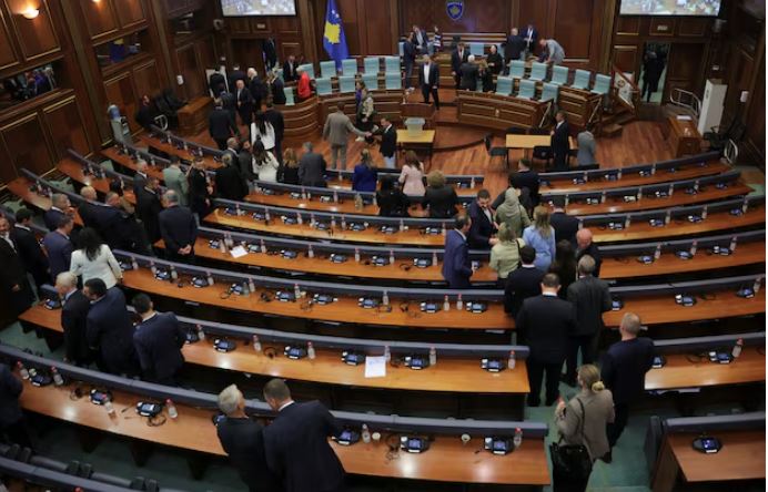 Reuters pas dështimit të presidentit: Kosova drejt zgjedhjeve të parakohshme, në mes të një krize politike