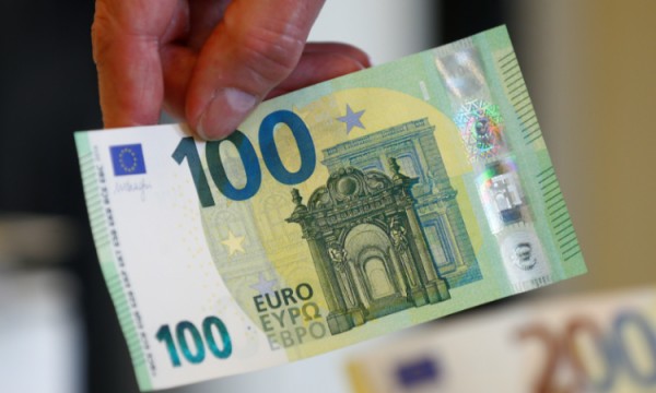 Qytetarët raportojnë probleme në aplikim online për shtesat prej 100 eurove për sektorin jo-publik