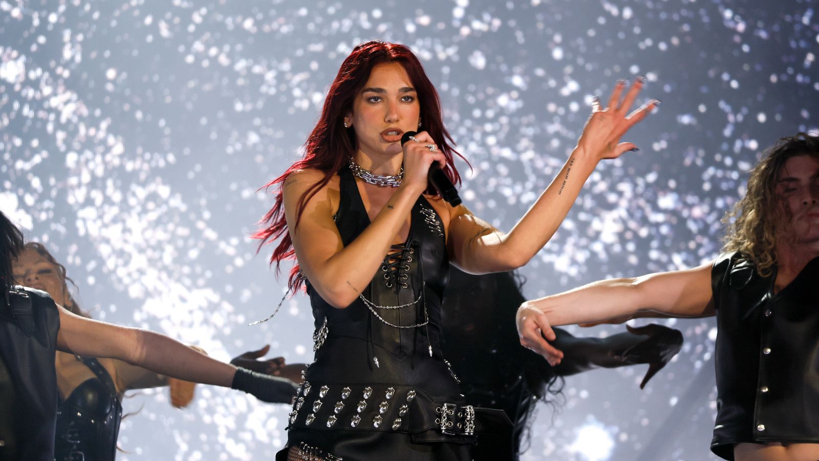 Dua Lipa padit Samsungin për përdorim të paautorizuar të imazhit të saj