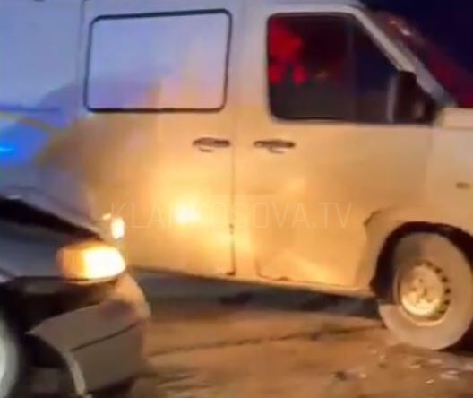 Aksident mes dy automjeteve në Gllarevë, prezent autoambulanca dhe policia