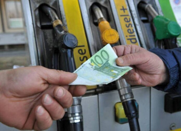 Nafta në Kosovë shitet me çmim të njëjtë sikur dje