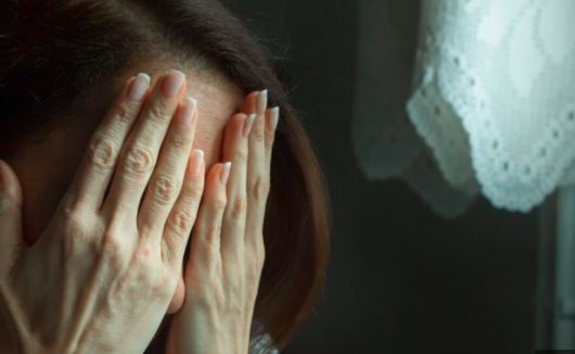 Dhunë në familje në Shtime: 24 vjeçari rrah nënën, arrestohet