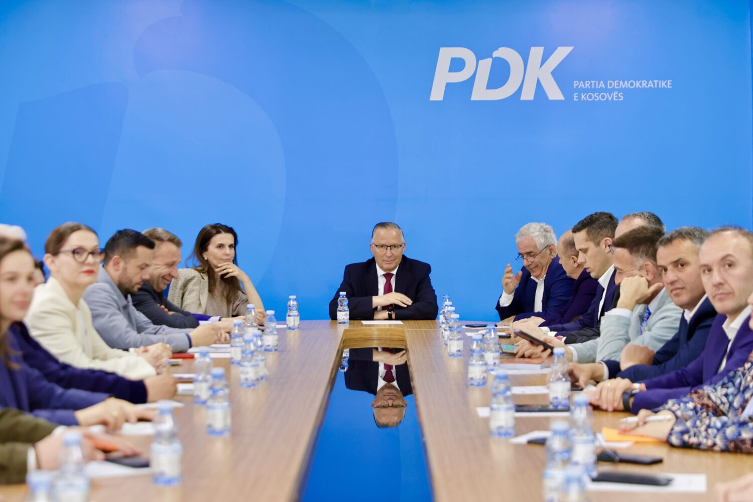 PDK mban mbledhje, Memli Krasniqi caktohet shef i shtabit zgjedhor