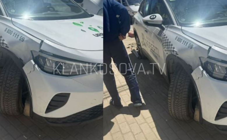 Incident i frikshëm në Prishtinë, taksistit i bllokohet timoni
