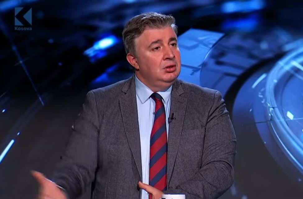 “Kurti ushqehet me kriza”, Nurellari: Ikja e të rinjve tregon zhgënjimin e qytetarëve (VIDEO)