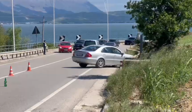 U përplas nga makina në Pogradec, ndërron jetë në spital i moshuari