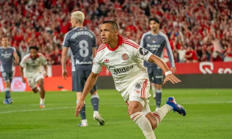 Sevilla largohet nga zona e rrezikut, Sanchez hero