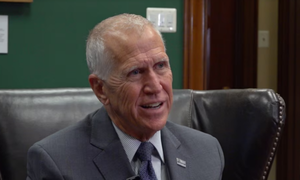 Senatori Tillis: Rusia dhe Irani janë ‘Bosht i së Keqes’