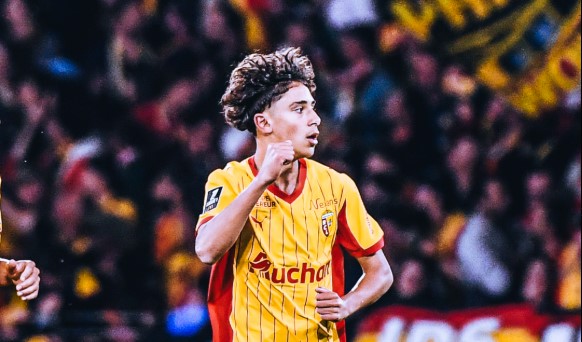 16 vjeçari futet në fushë dhe shënon pas 8 sekondave në Ligue 1 (VIDEO)