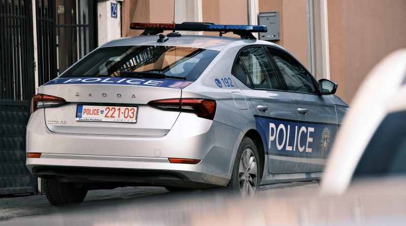 Gruaja në Pejë raporton se në oborrin e saj është hedhur mjet shpërthyer