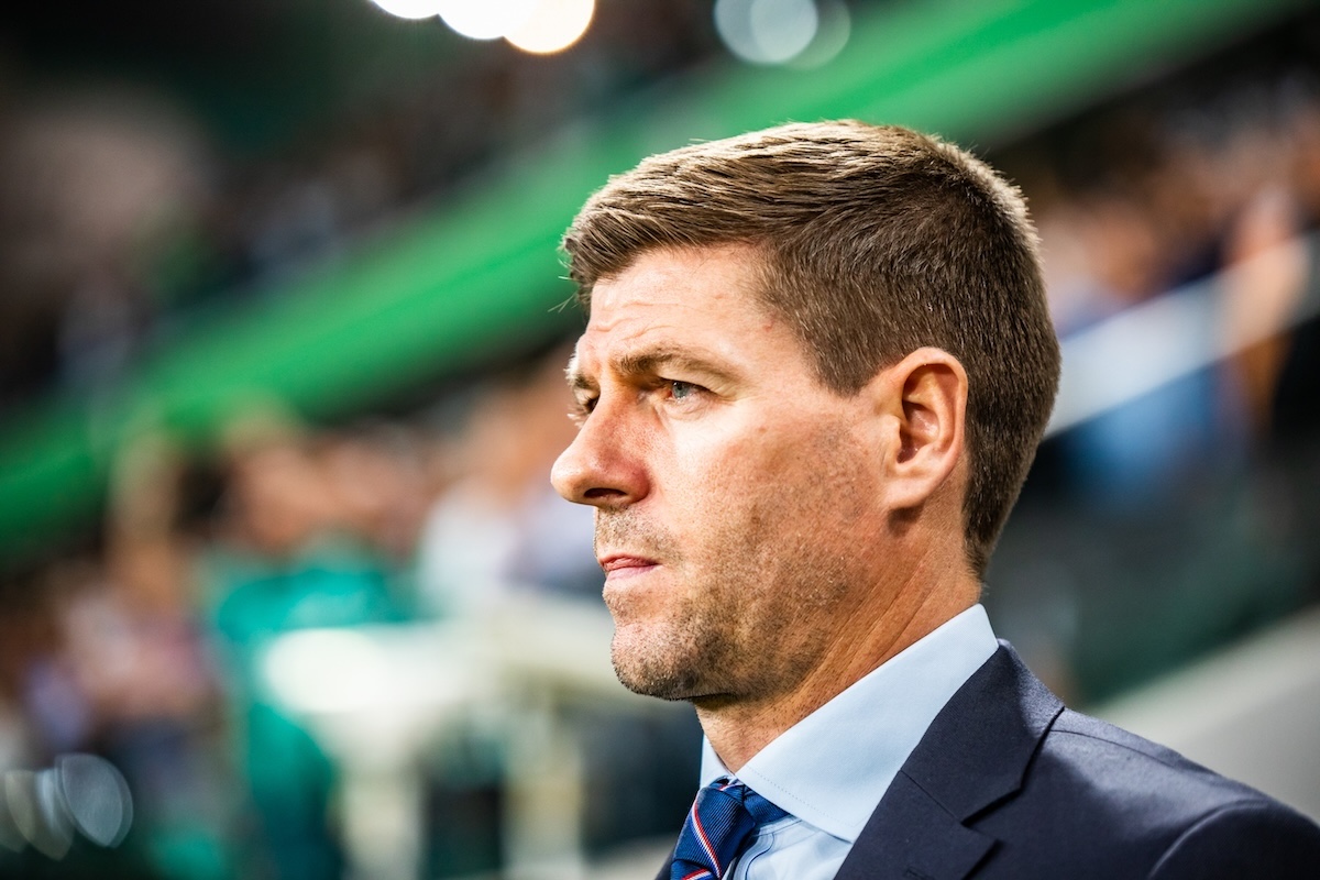 Steven Gerrard pritet ta marrë drejtimin e klubit të Premier League