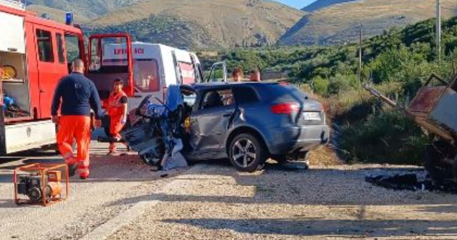 Aksident në Shqipëri, një viktimë dhe tre të lënduar