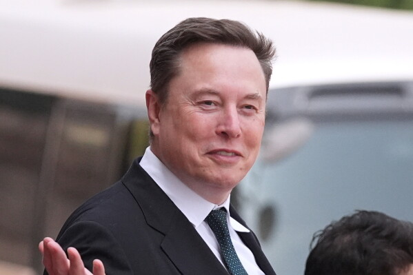 SpaceX e bën Elon Musk trilionerin e parë në botë