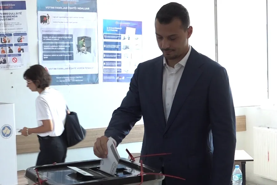 “Presim një ndryshim që duhet të ndodhë”, voton Endriti, djali i Hashim Thaçit