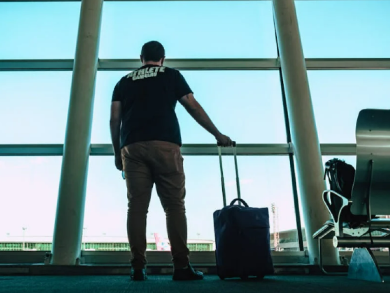Mali i Zi dëboi 87 serbë nga Tivati, Serbia ndalon 30 malazezë për kontroll në aeroport