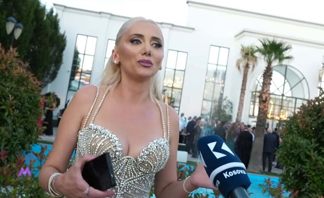Behluli me emocione për martesën e motrës, përgatit edhe këngë speciale për çiftin (VIDEO)