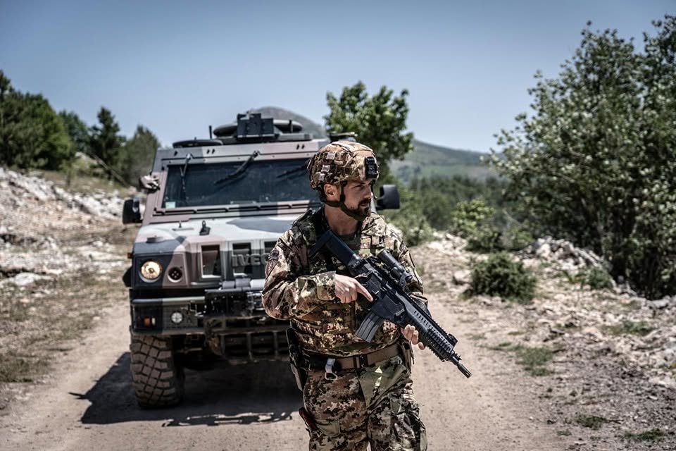 NATO mund të zvogëlojë KFOR-in në Kosovë – Italia mbron misionin si jetik për Ballkanin
