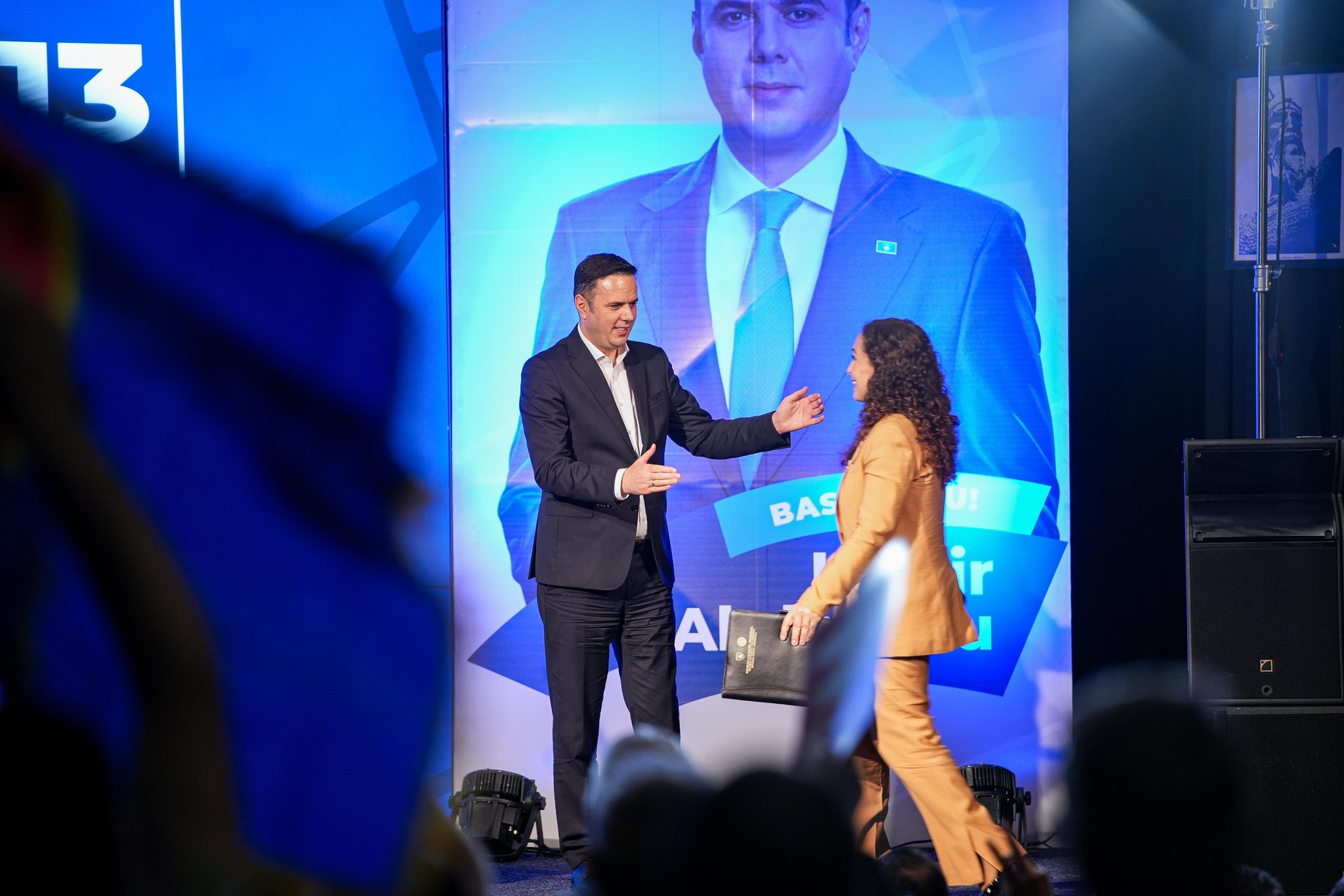 Kryetari i LDK-së, Lumir Abdixhiku dhe ish-presidentja Vjosa Osmani, në Vushtrri