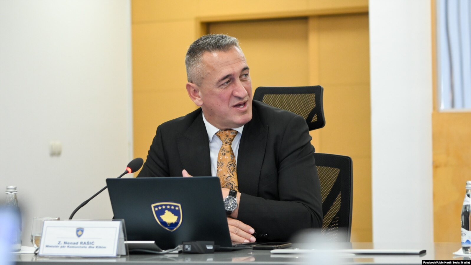 Nenad Rashiq, udhëheqës i Partisë për Liri, Drejtësi dhe Mbijetesë, njëherësh ministër në detyrë për Komunitete dhe Kthim