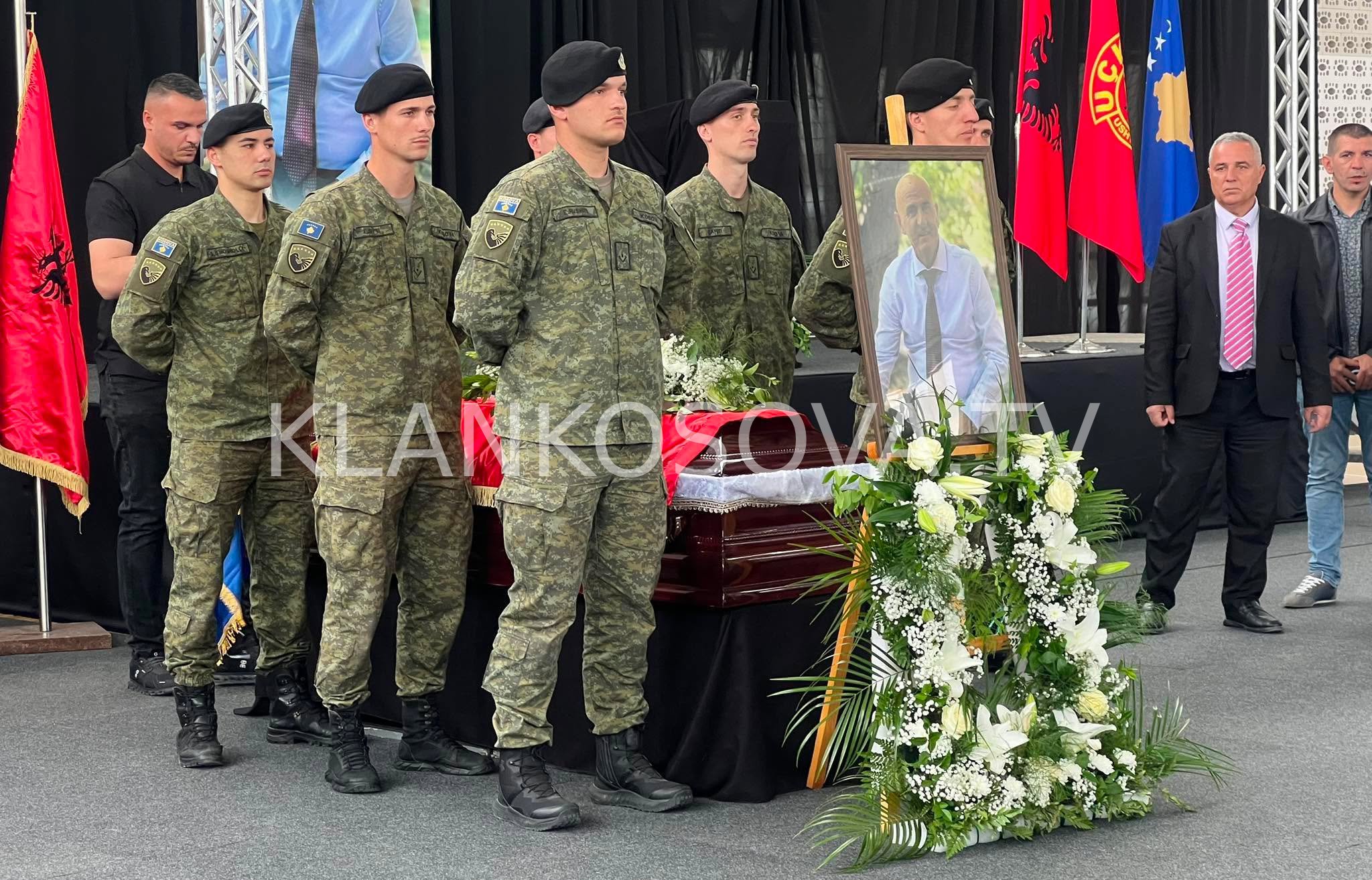 Homazhe në nder të Komandantit të UÇK-së, Sahit Jashari