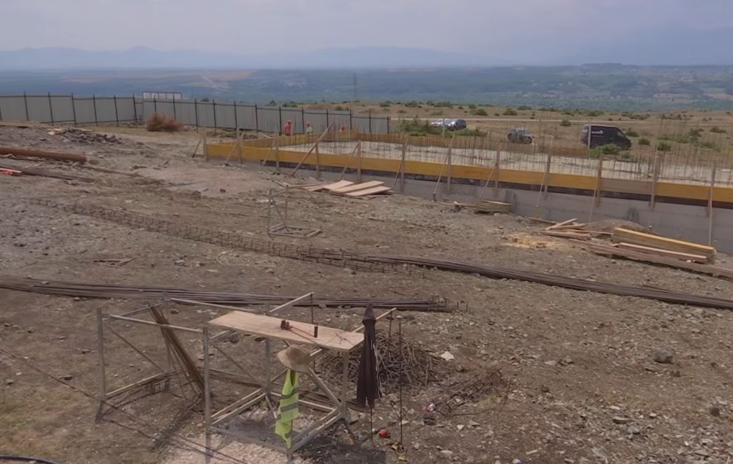 panelet-solare-ne-kramovik-ndertimi-nis-2-muaj-pas-afatit-per-perurim-video