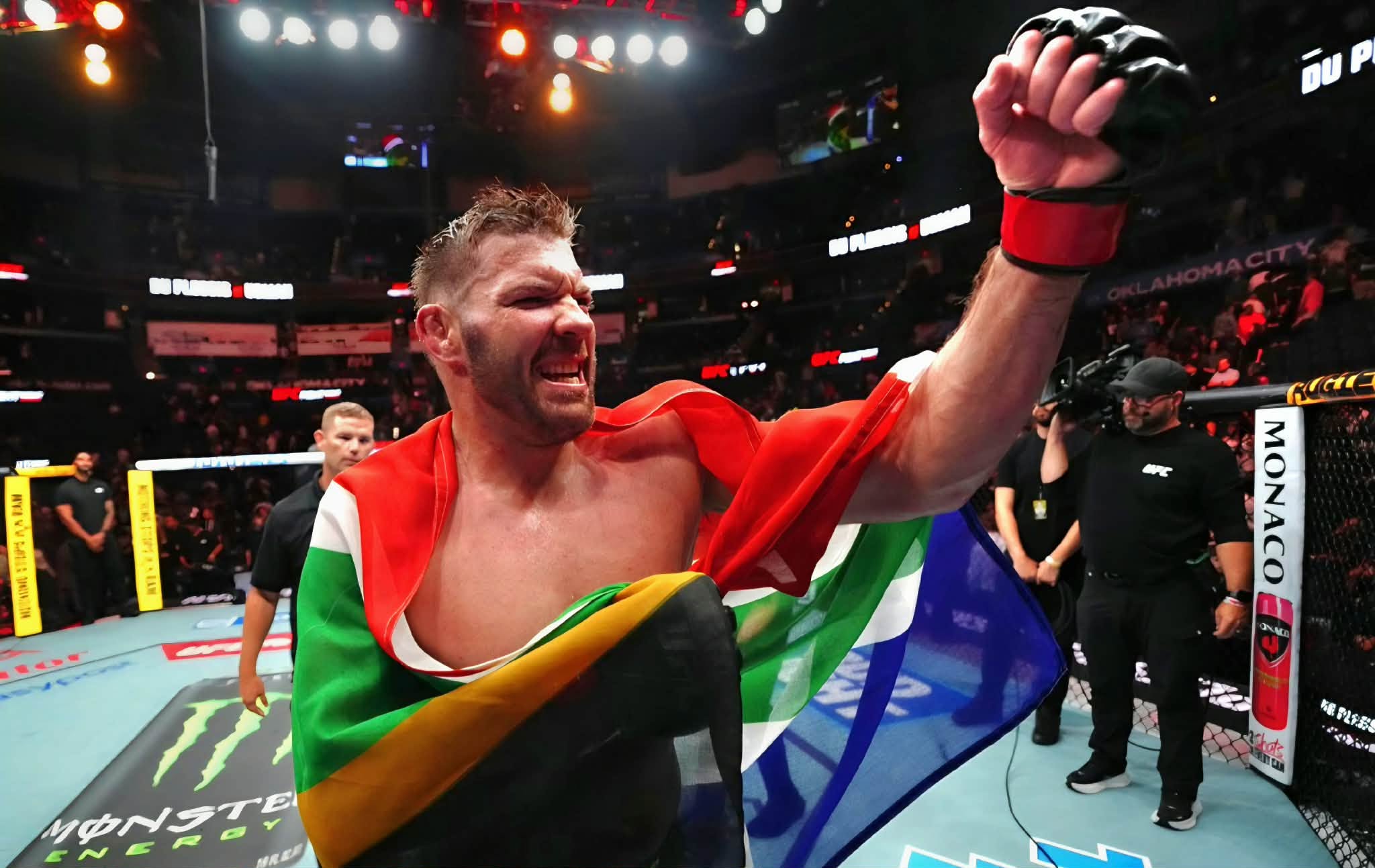 Dricus Du Plessis dominon Kamaru Usman dhe rikthehet në garën për titullin e UFC