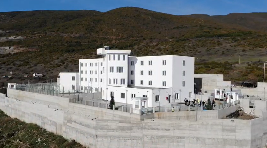 1-vjecari-ne-burg-me-nenen-e-reja-shqiptare-u-arrestua-ne-kthim-nga-gjermania