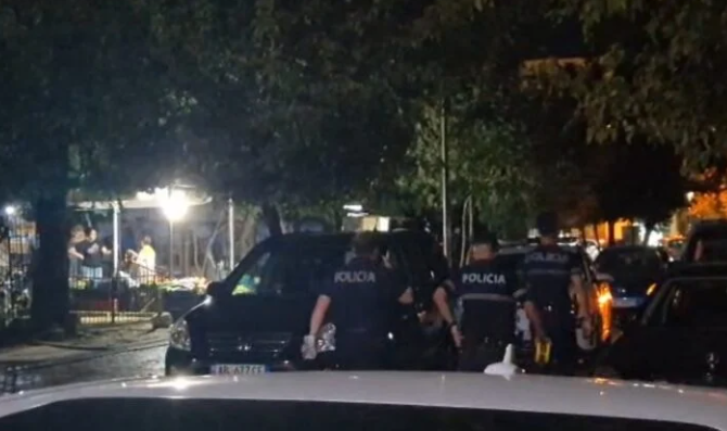 Atentati në Elbasan  policia  Autori qëlloi me armë 3 persona  më pas hodhi pistoletën në tokë