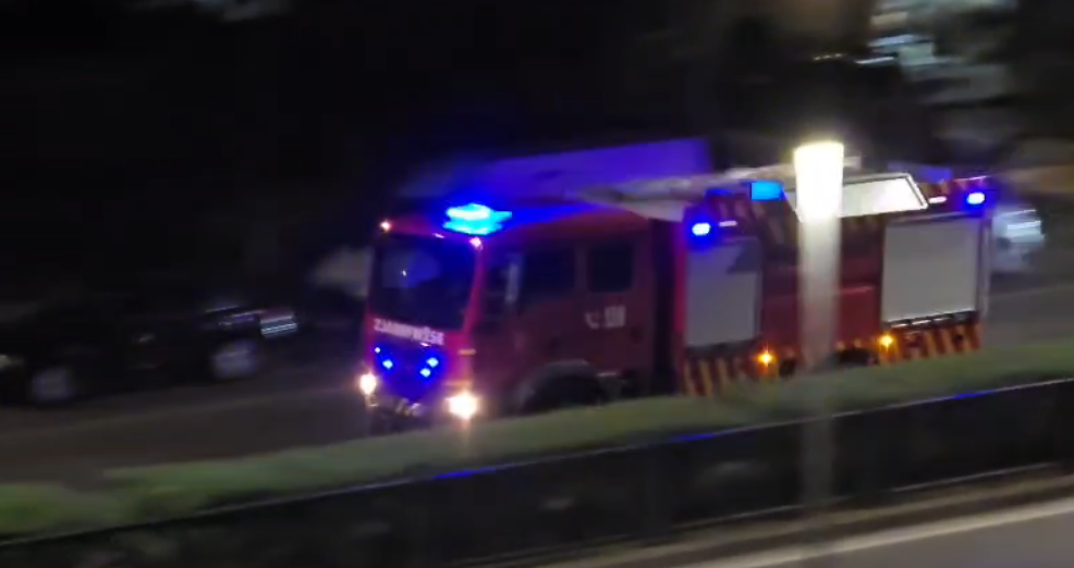 Stuhia godet Vlorën  pushuesit largohen me nxitim nga plazhi