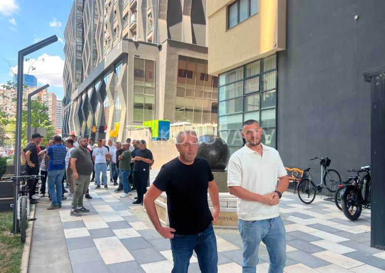 Foto nga Klan Kosova