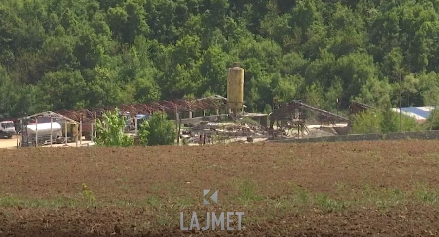 Mungesa e licencave: 2 mijë tonë zhavorr importohen nga Serbia (VIDEO)