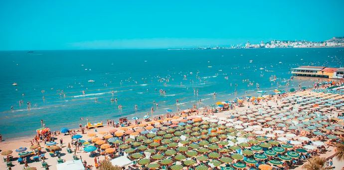 Pritshmëritë e larta për turizmin në Shqipëri pavarësisht rritjes së çmimeve
