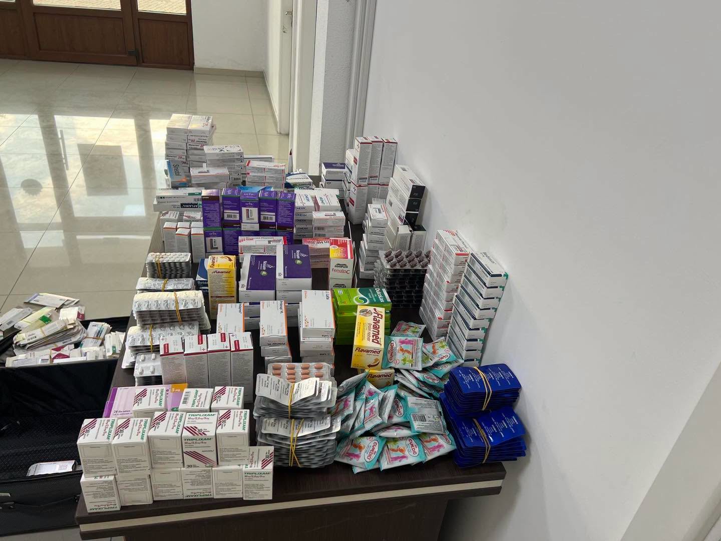 Zbulohen mbi 7 mijë produkte farmaceutike të padeklaruara në Jarinjë