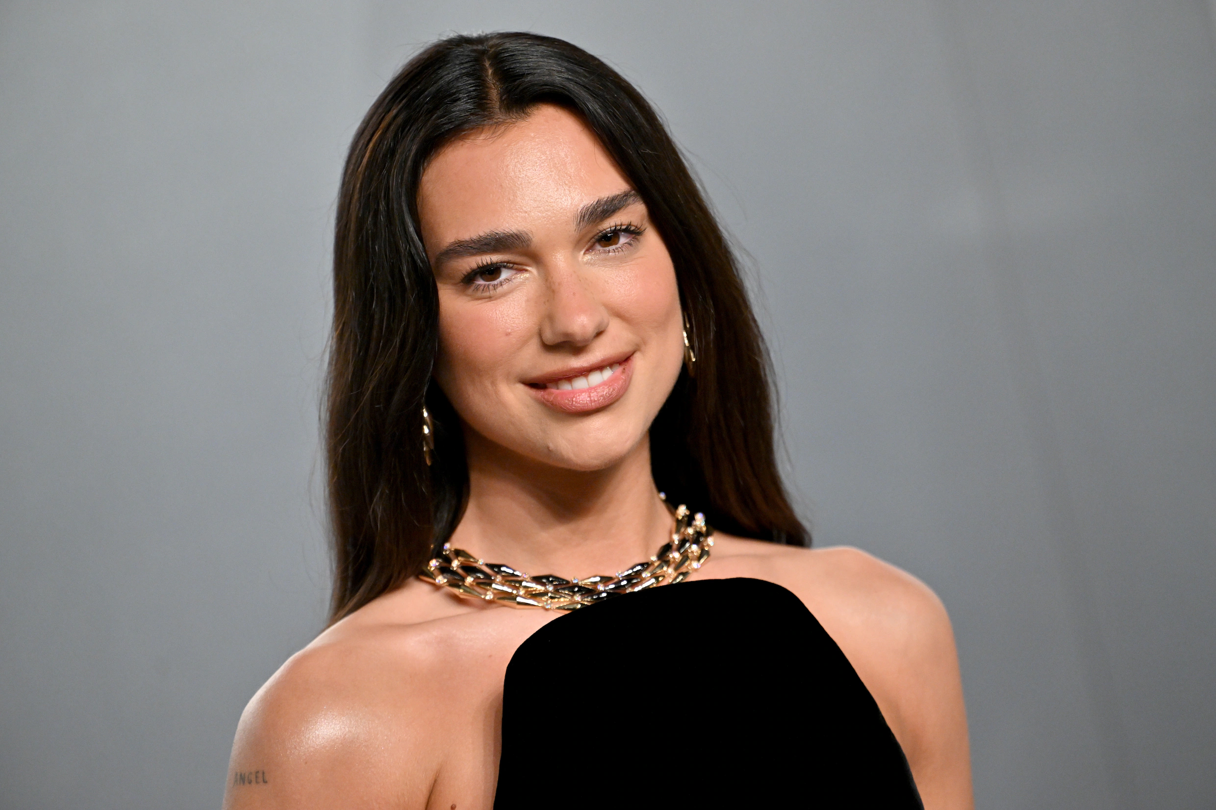 Dua Lipa thyen rekord në Spotify, katër albume mbi 5 miliardë dëgjime