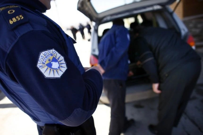 Nuk iu bind urdhrit të policit  shtetasi i Serbisë shoqërohet në stacion policor